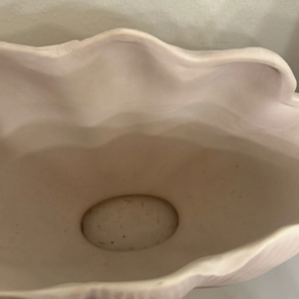 H&M home seashell vase stoneware home decor shelf beige sand fluted coastal